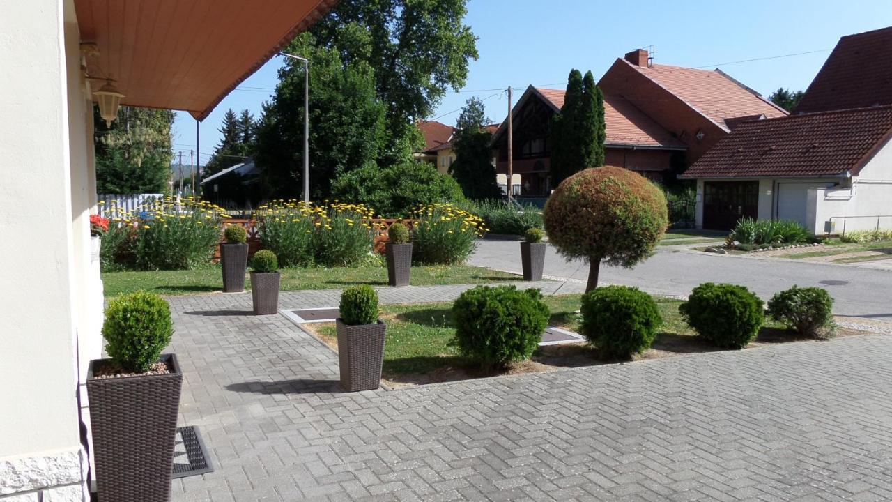 Silent Apartmanhaz Harkany Exterior photo